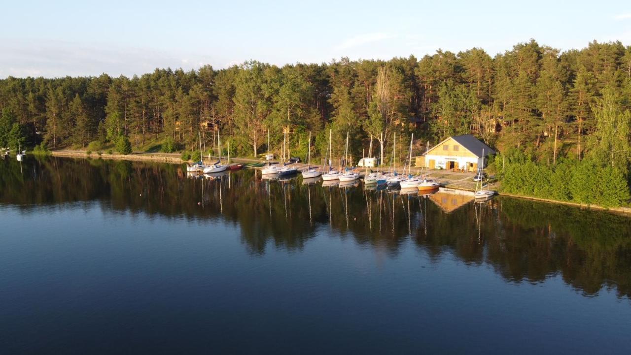 Schadzka W Dwunastce Z Widokiem Na Jezioro Borsk Luaran gambar